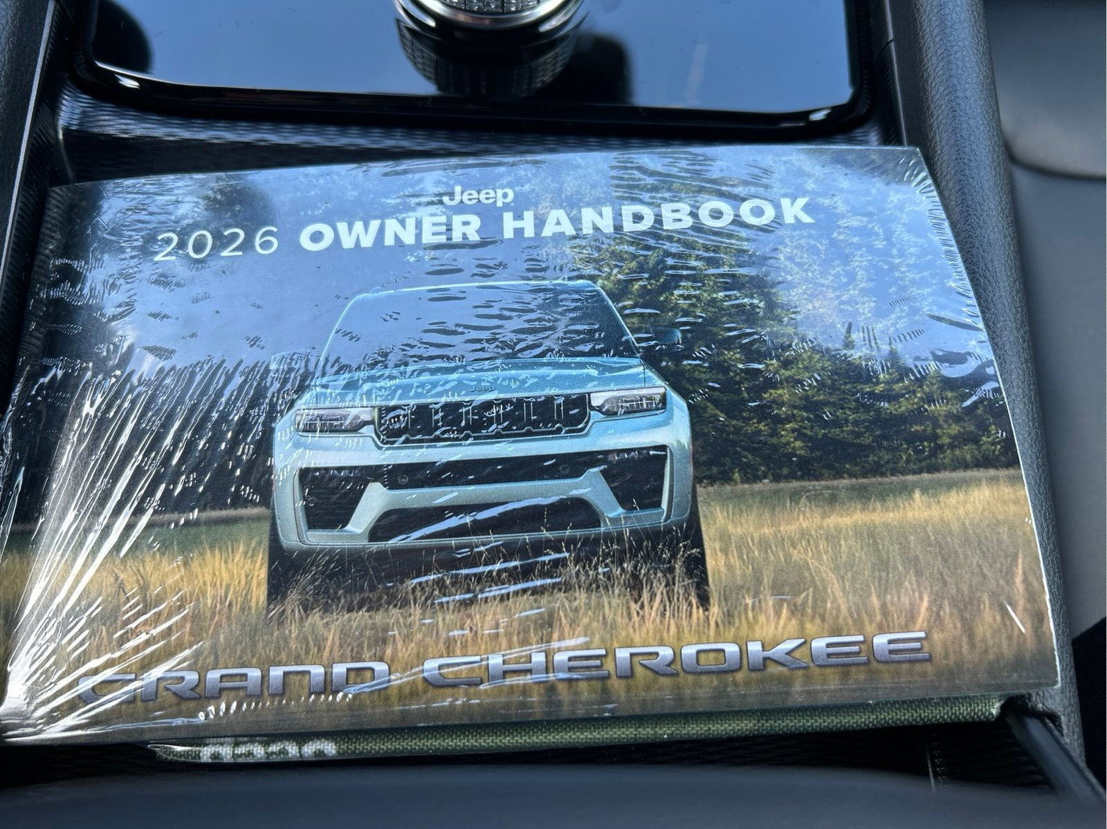 New 2026 Silver Zynith Exterior Paint Jeep Limited image 33