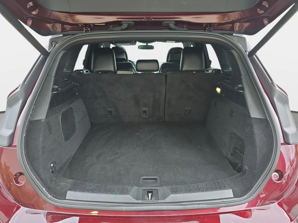 Used 2017 Red Lincoln Reserve image 11