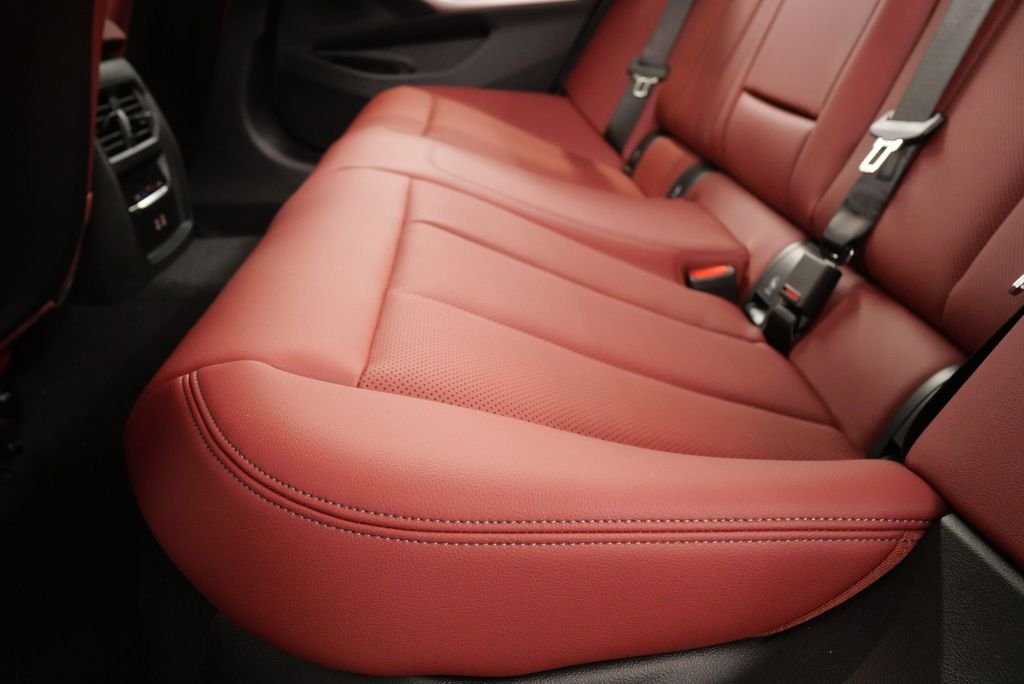 2025 BMW 3 Series 330i - Photo 15