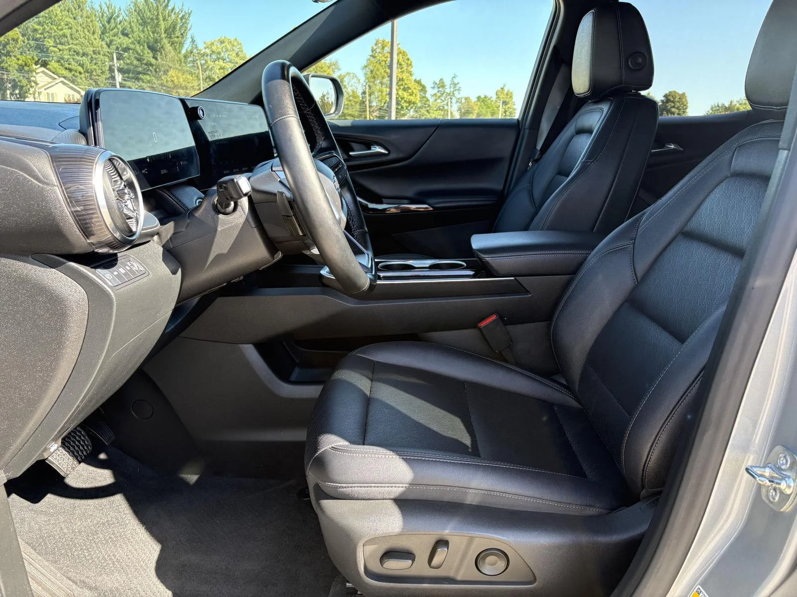 Used 2025 Sterling Gray Metallic Chevrolet AWD LT image 10