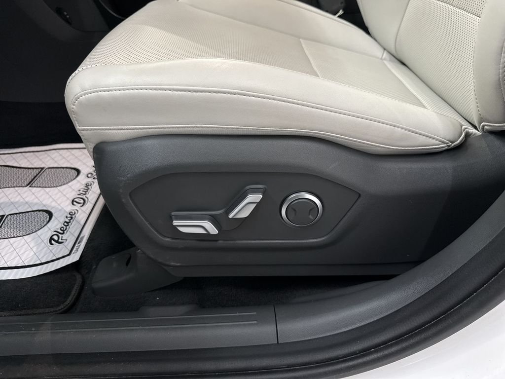 Used 2026 White Hyundai SEL image 31