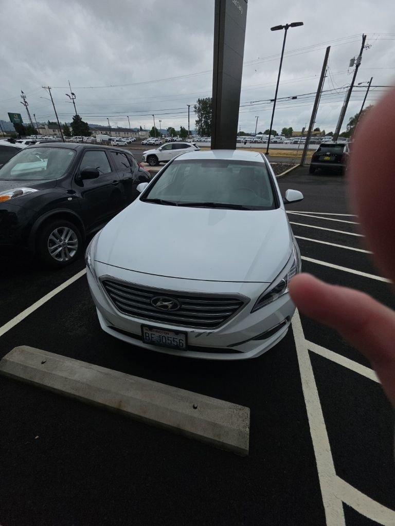 Used 2015 Quartz White Pearl Hyundai SE image 3