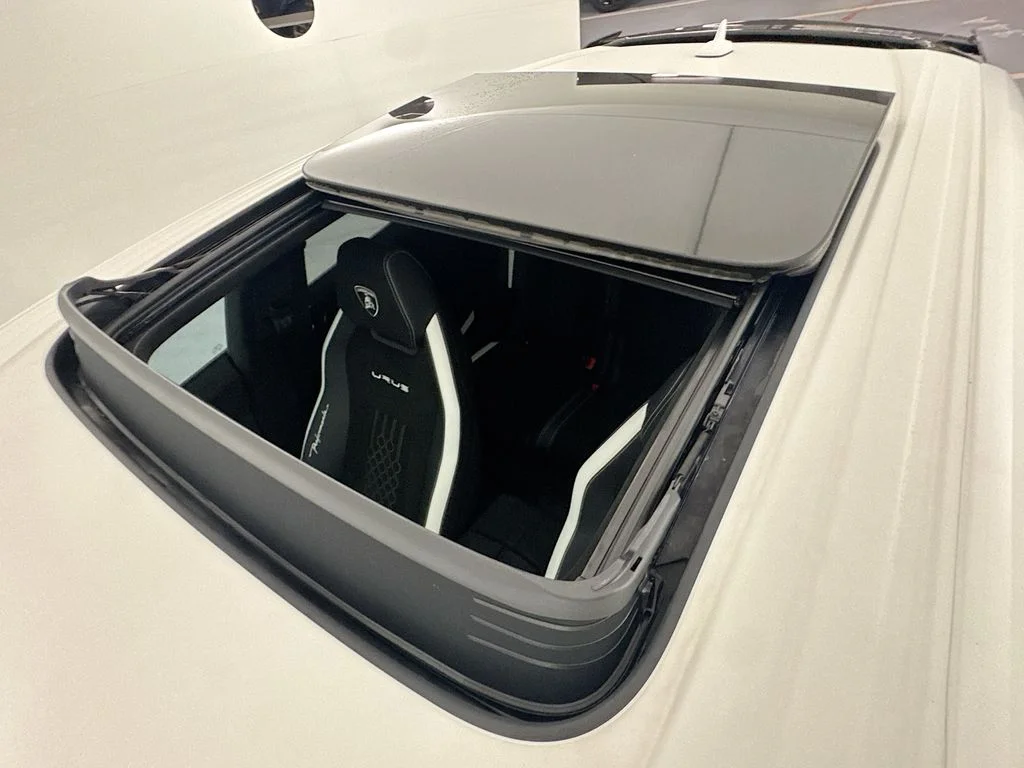 Used 2024 White Lamborghini Performante image 23