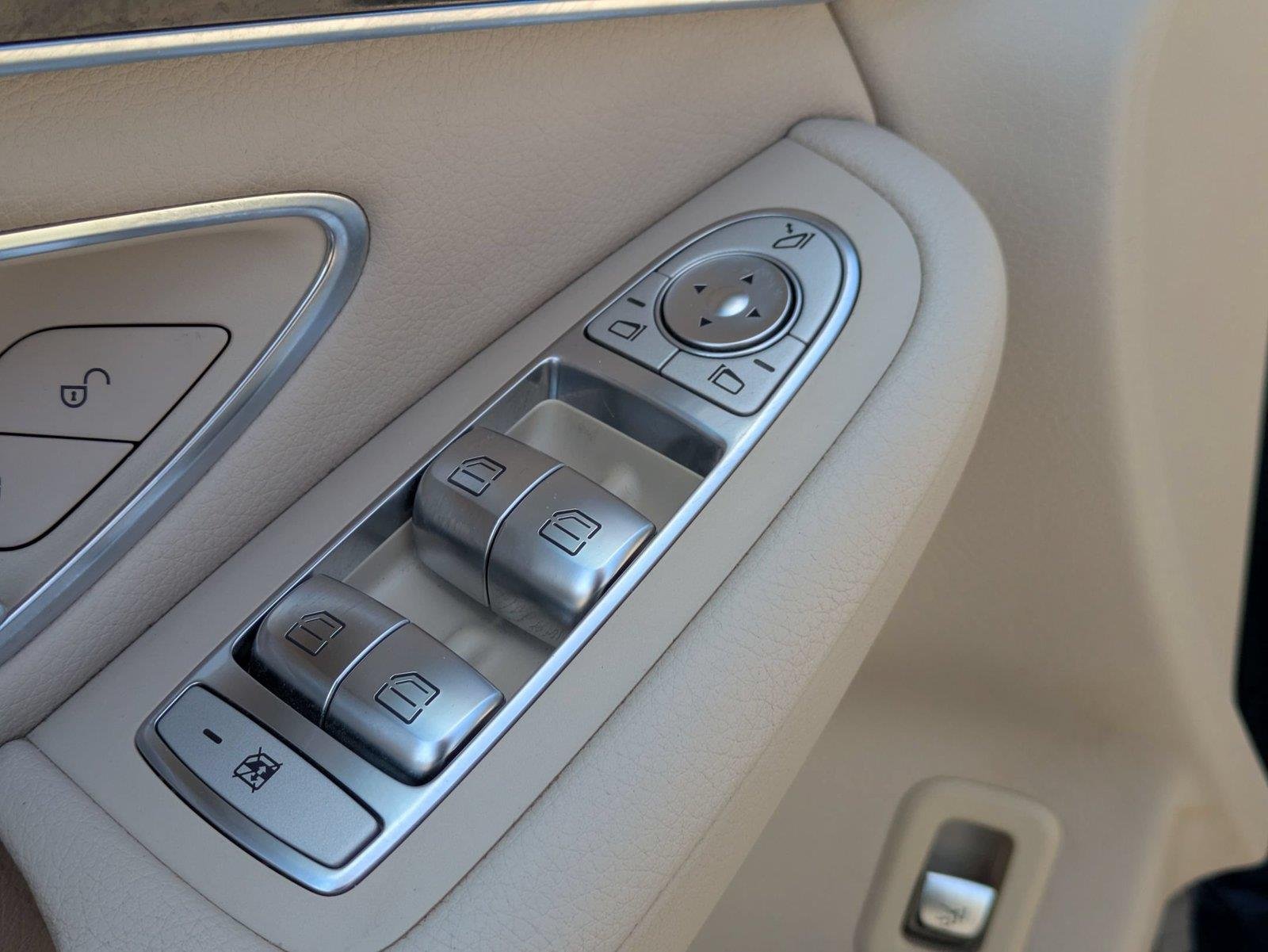 Used 2016 Lunar Blue Metallic Mercedes-Benz GLC 300 image 12