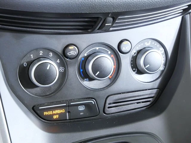 Used 2015 Orange Ford SE image 25