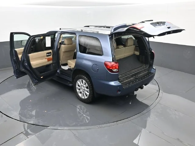 Used 2018 Shoreline Mist Toyota Platinum image 34