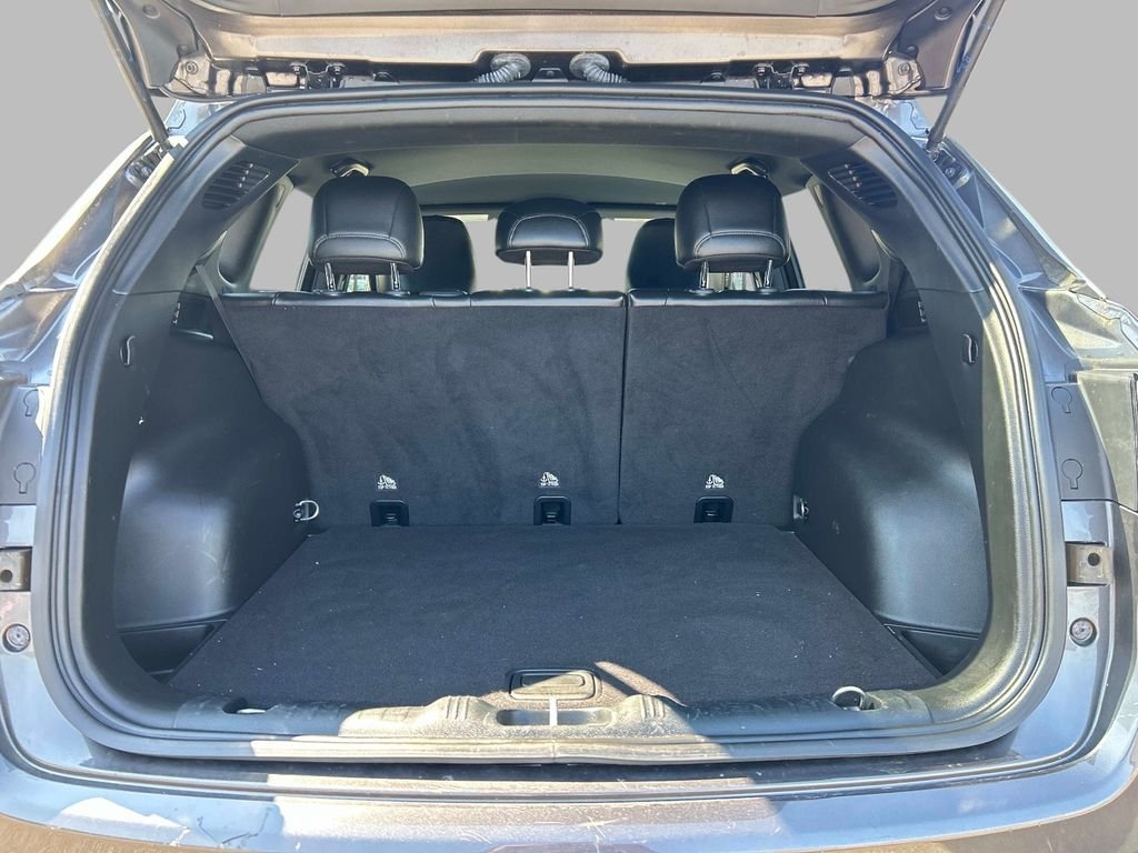 Used 2023 Gray Jeep Latitude image 11