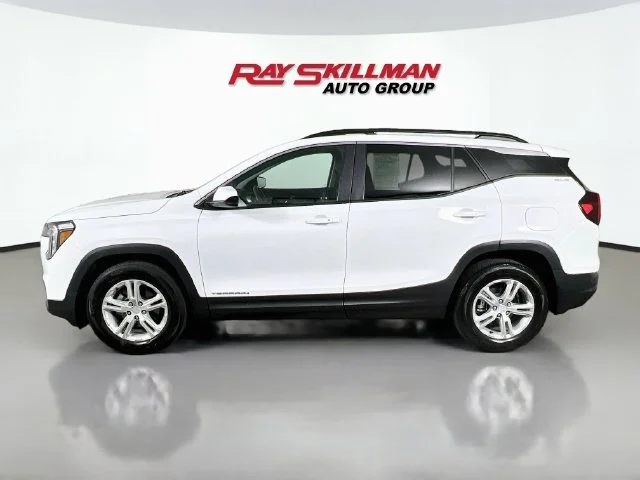 Used 2023 White GMC SLE image 4