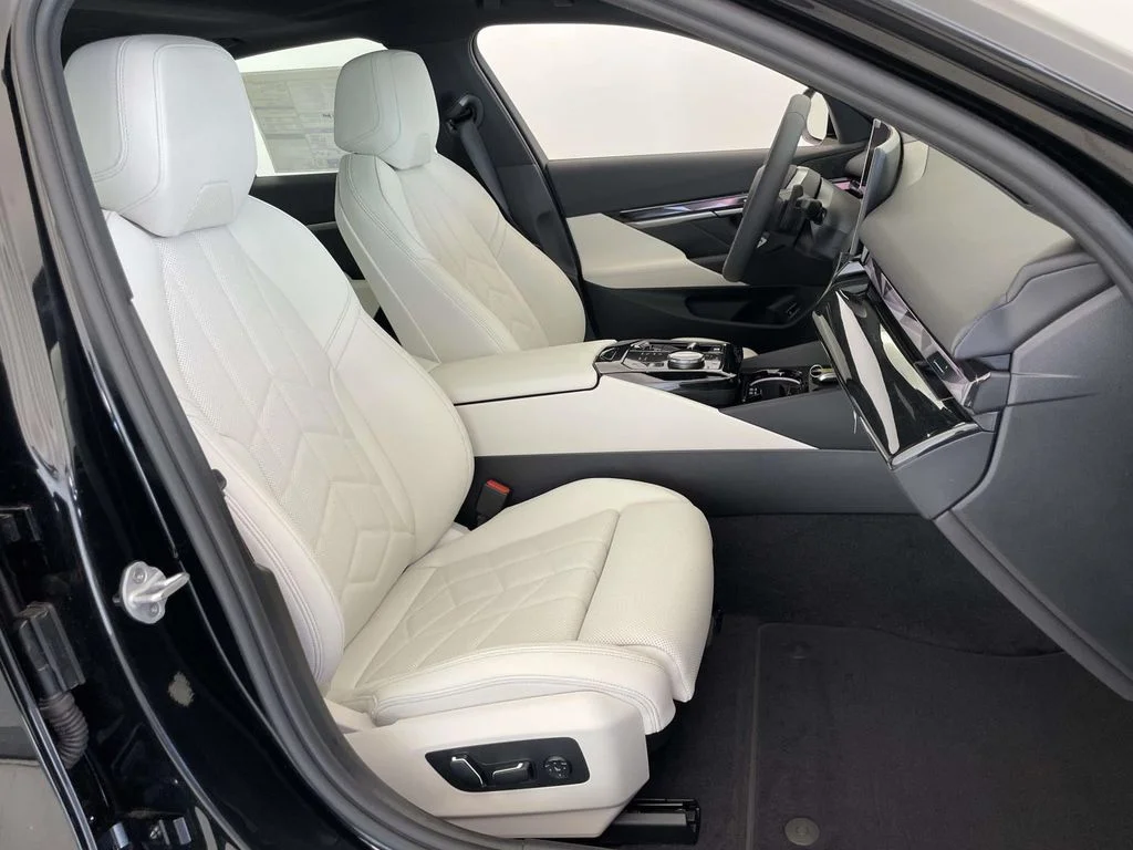 New 2027 Black BMW 530i xDrive image 20