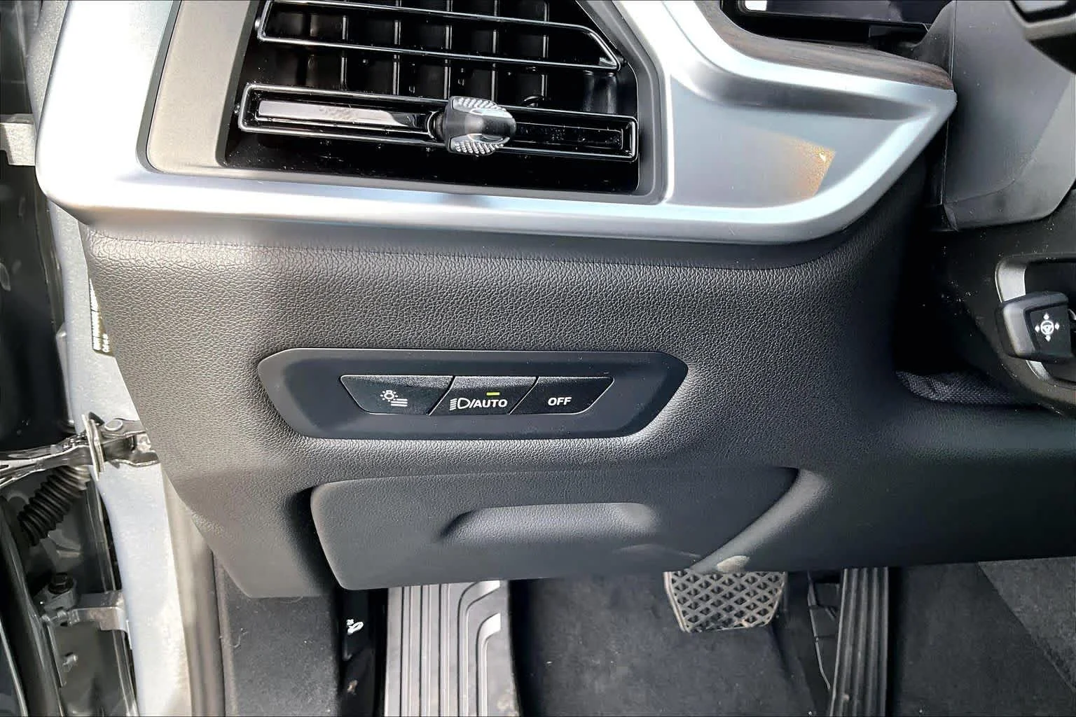 New 2026 Skyscraper Grey Metallic BMW xDrive50e image 18