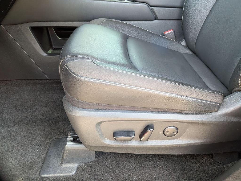 Used 2024 Red Nissan SL image 12
