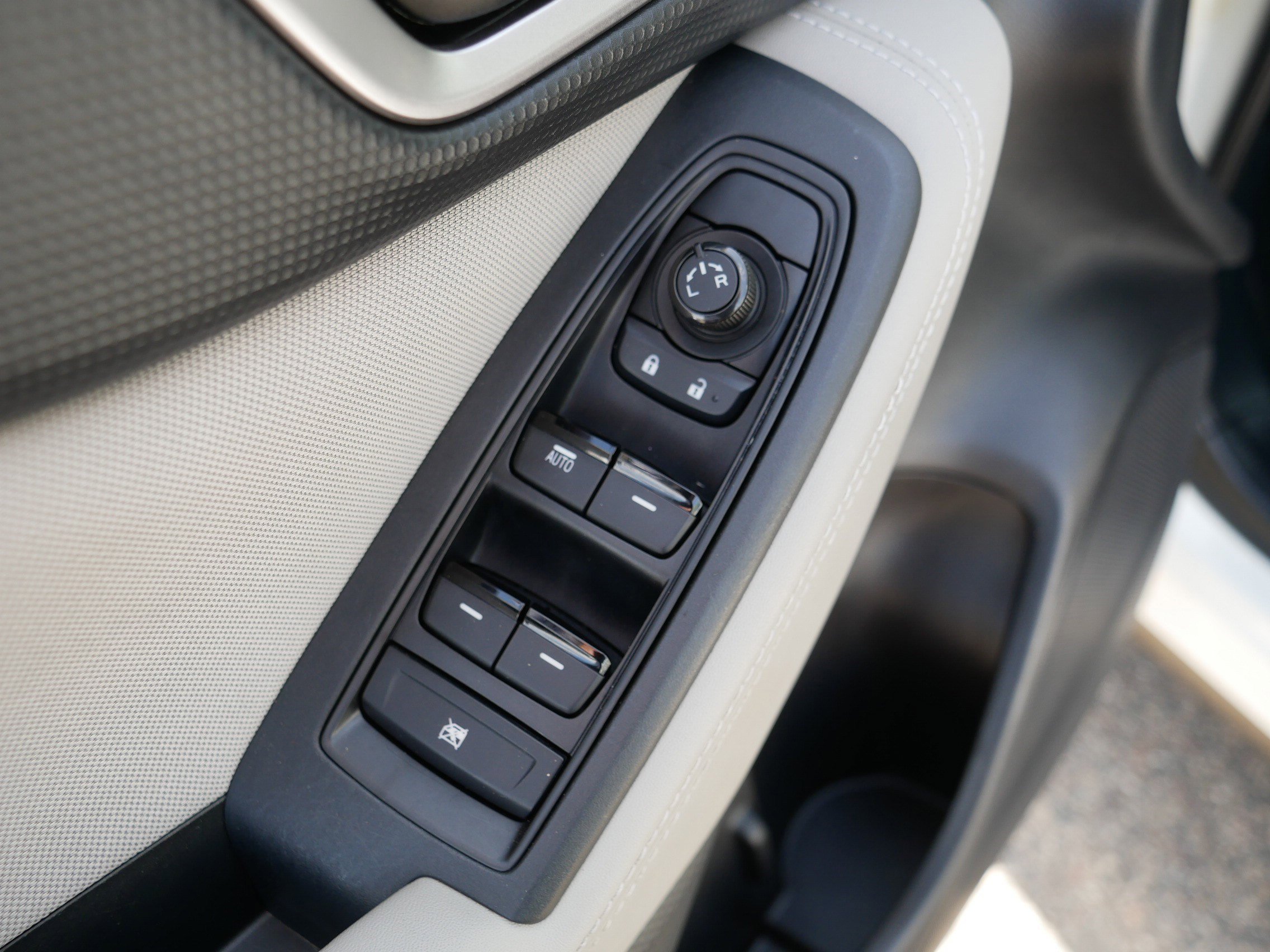 Used 2022 Crystal White Pearl Subaru CVT image 19