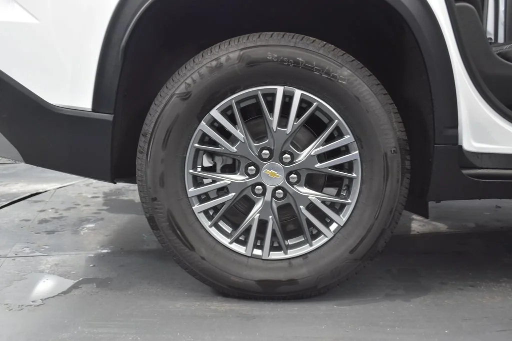 New 2026 Summit White Chevrolet LT image 42
