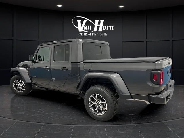 New 2026 Granite Crystal Metallic Clearcoat Jeep Sport S image 5
