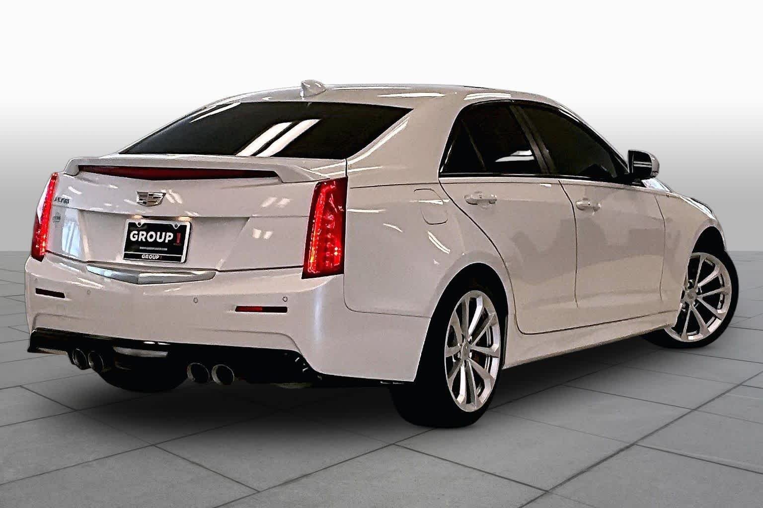Used 2017 Crystal White Tricoat Cadillac  image 12
