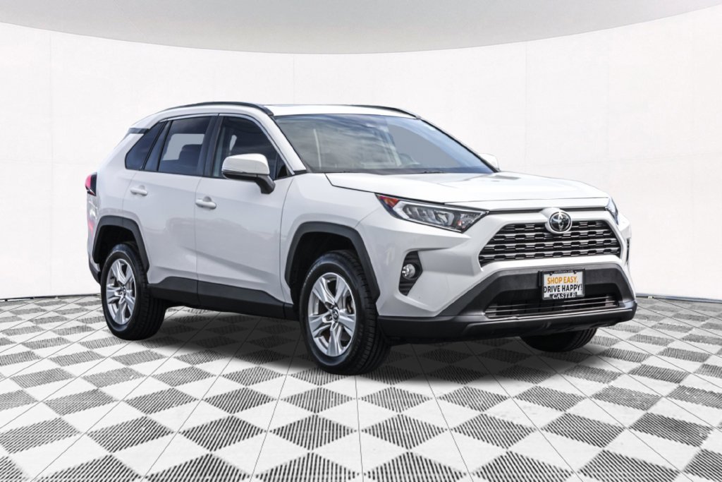 Used 2020 White Toyota XLE image 11