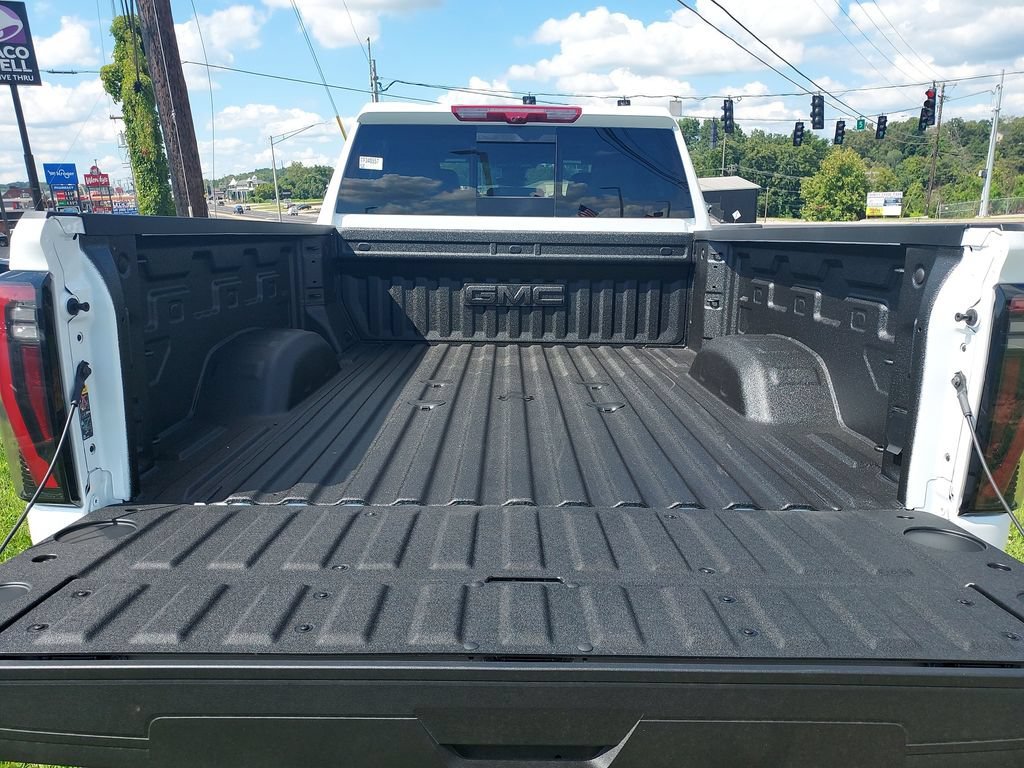 New 2026 Summit White GMC AT4 image 9