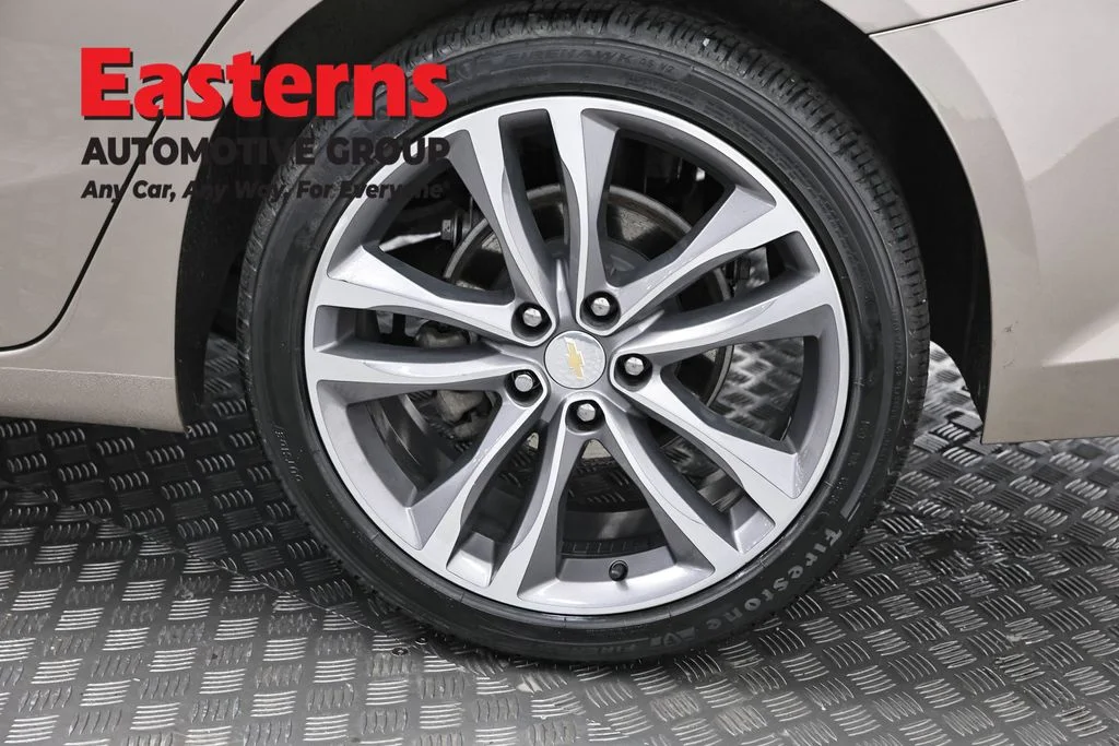 Used 2024 Gray Chevrolet LT image 35