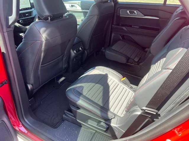 New 2026 Rapid Red Metallic Tinted Clearcoat Ford ST-Line image 57