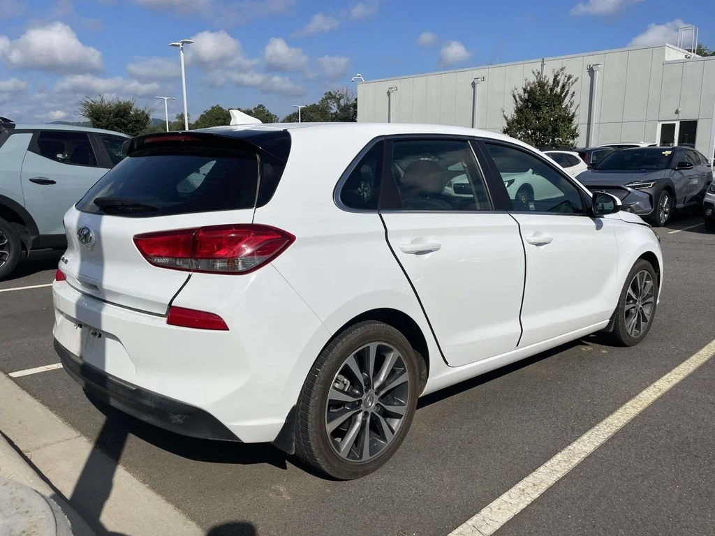 Used 2020 Ceramic White Hyundai Base image 4