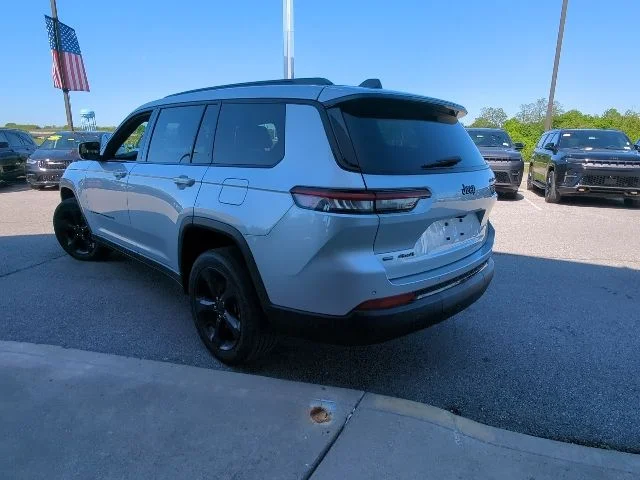Certified Used 2021 Silver Jeep Altitude image 29