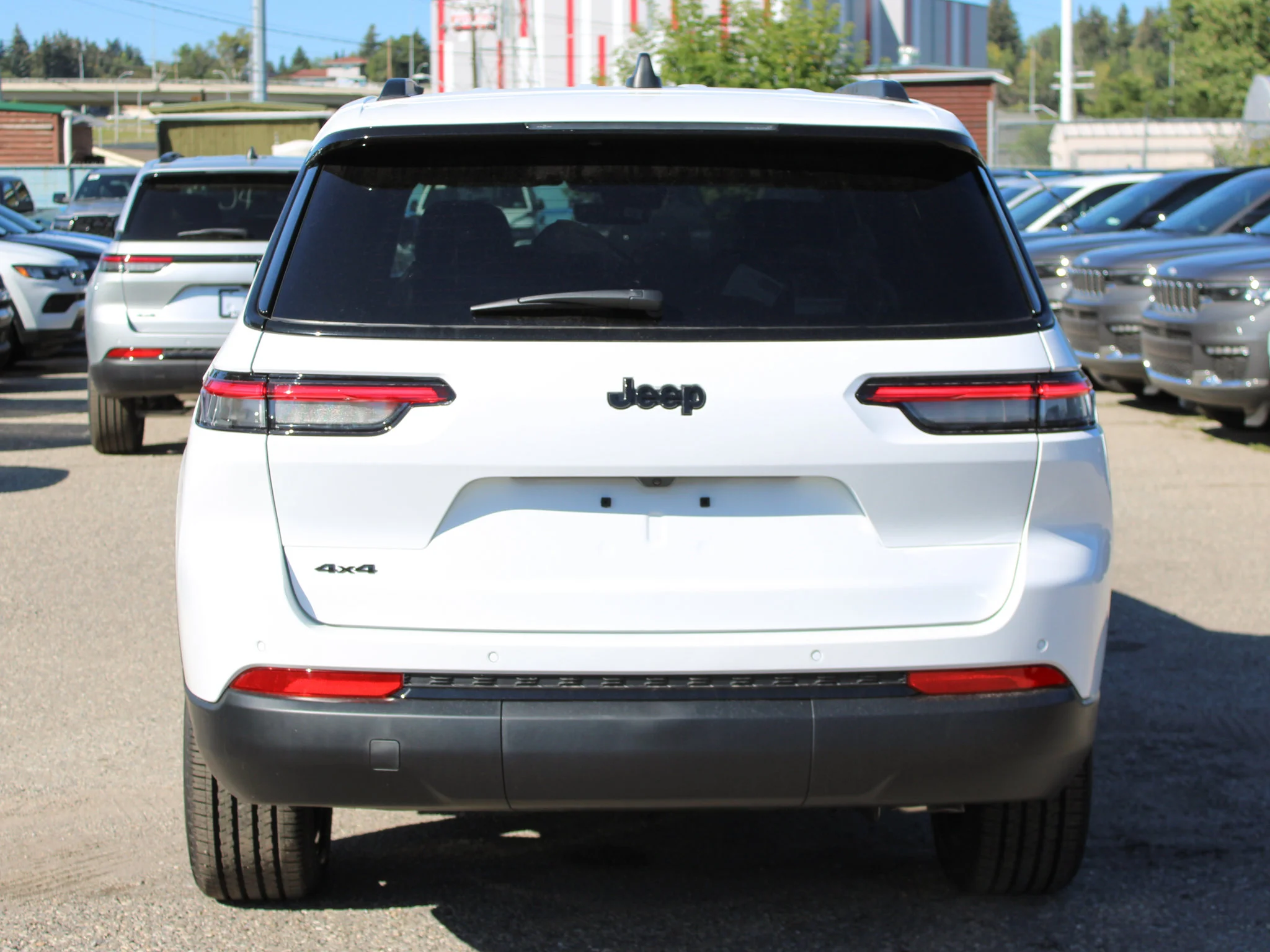 New 2025 White Jeep Altitude* 4x4, Sunroof, Heated Leather, Blind-Spot Monitoring image 4
