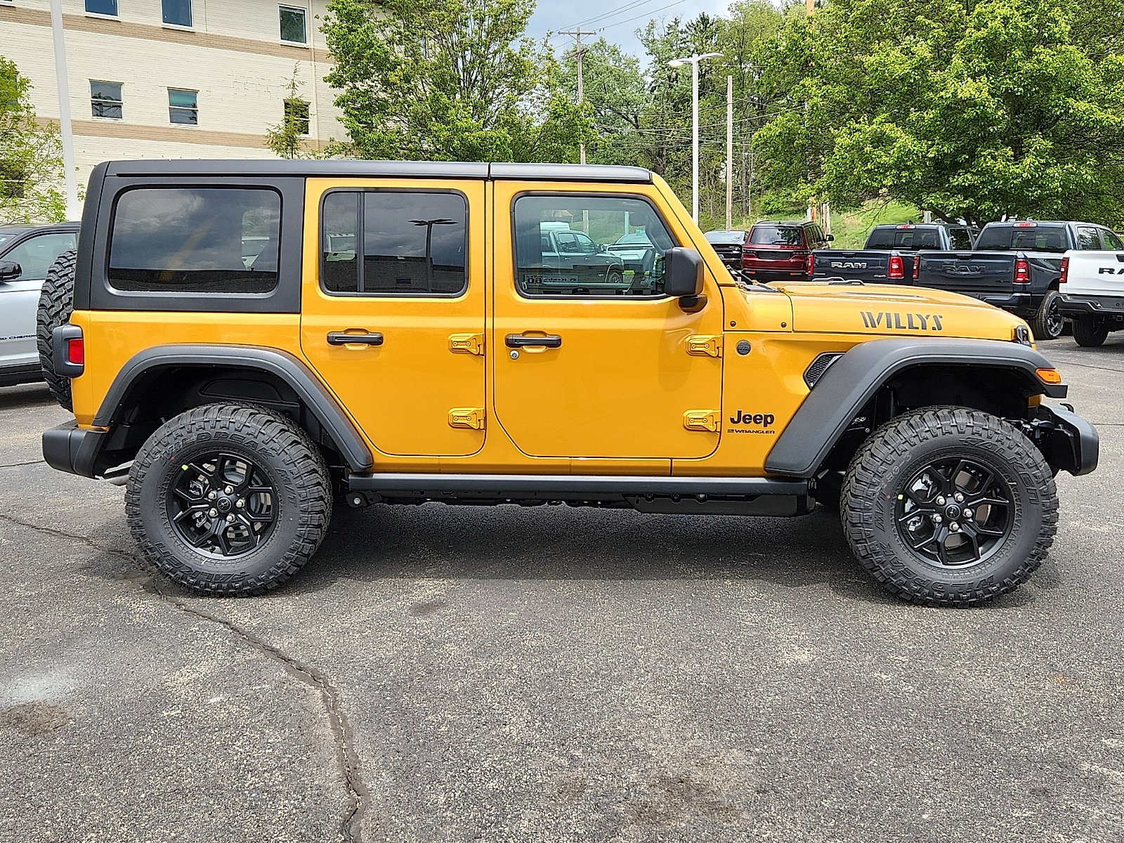 New 2026 Goldilocks Exterior Paint Jeep Sport image 7