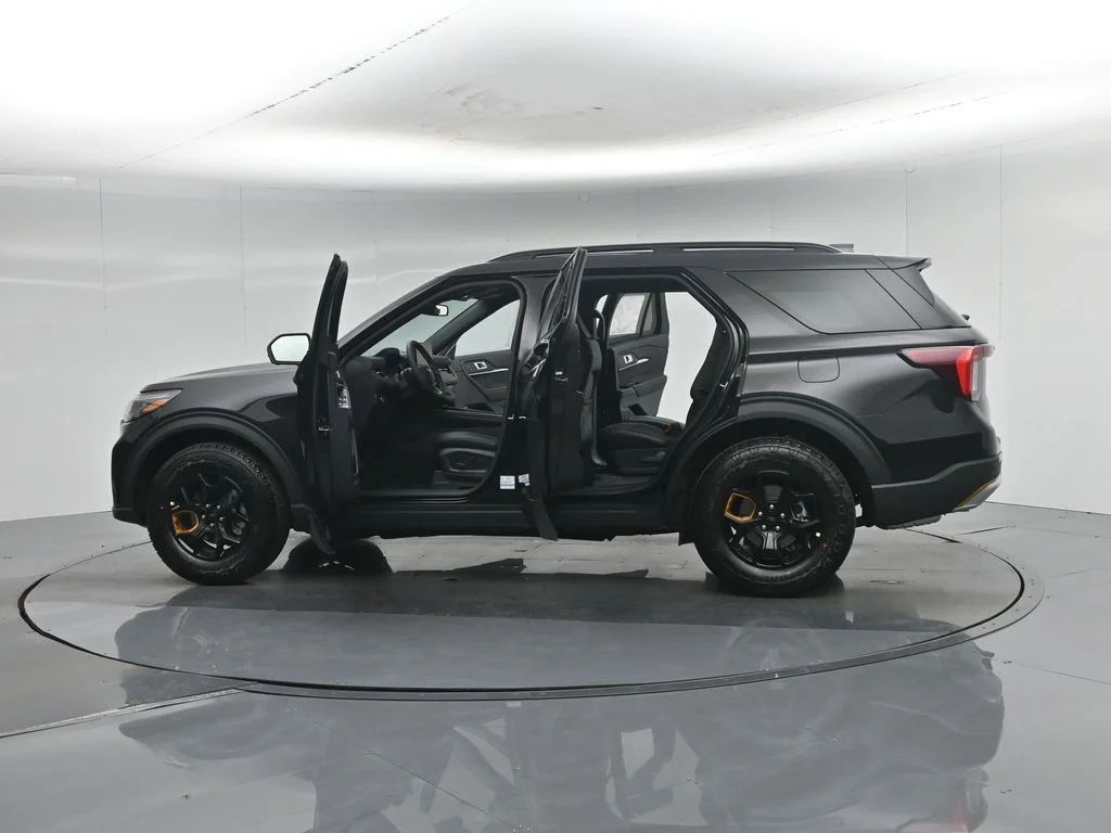 New 2026 Agate Black Metallic Ford Tremor image 36