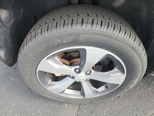 Used 2019 Granite Crystal Metallic Clearcoat Jeep Limited image 5
