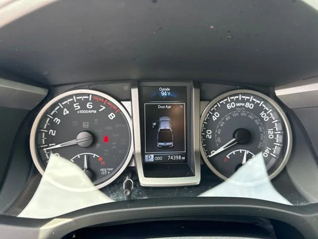 Used 2022 Silver Toyota SR5 image 18