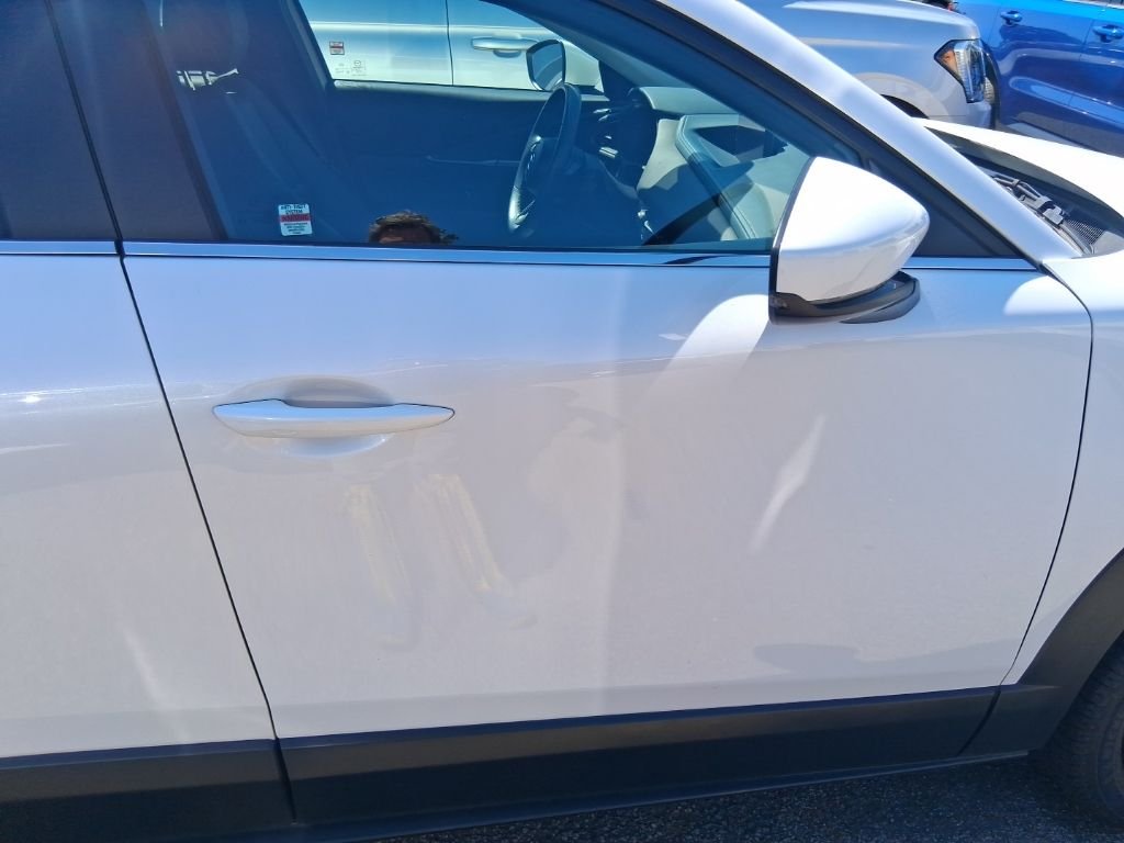 Used 2021 White Mazda Select image 8