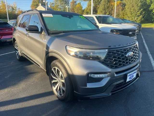 Certified Used 2022 Gray Metallic Ford ST-Line image 3