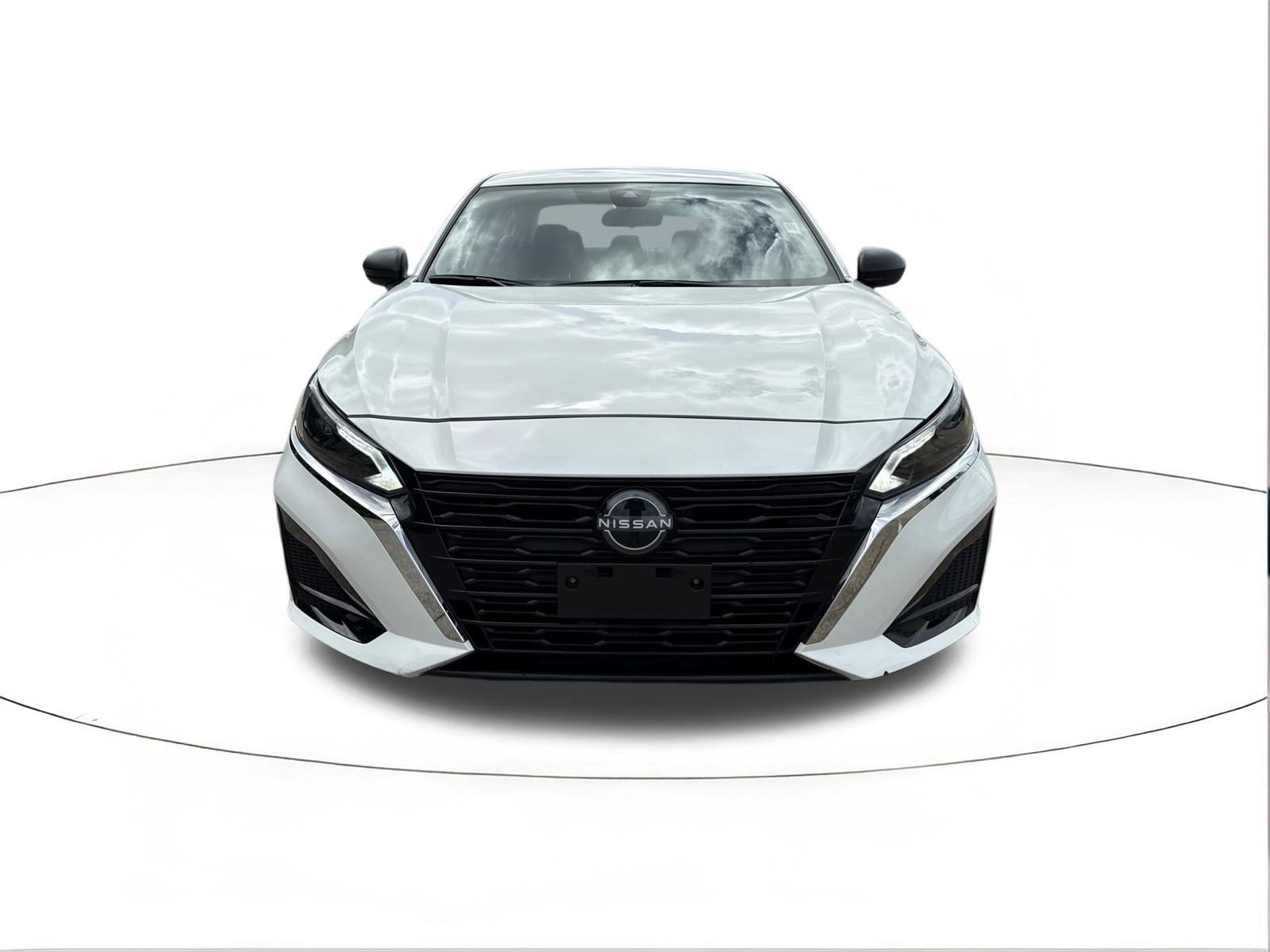 Used 2025 Glacier White Nissan SV image 8