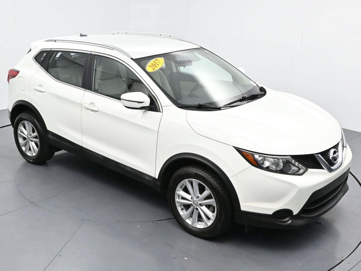 Used 2017 Glacier White Nissan SV image 37