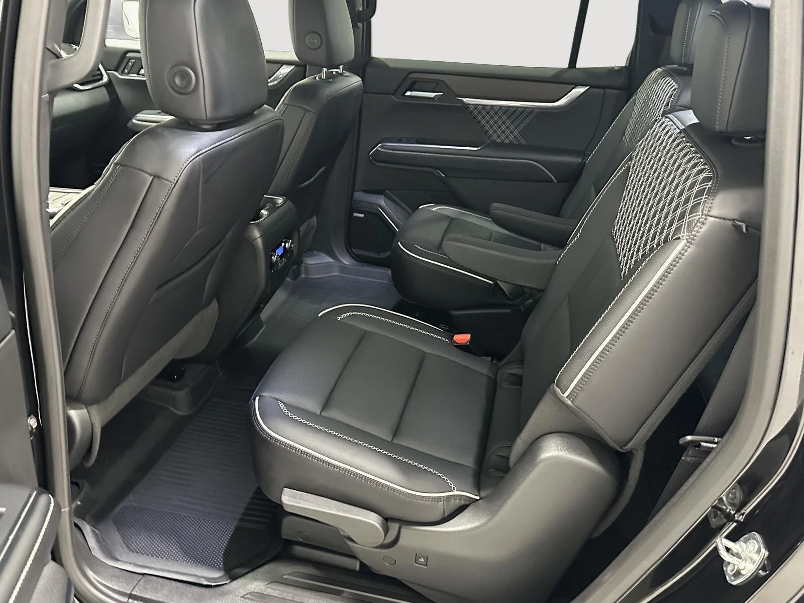 Used 2025 Ebony Twilight Metallic GMC Denali image 25