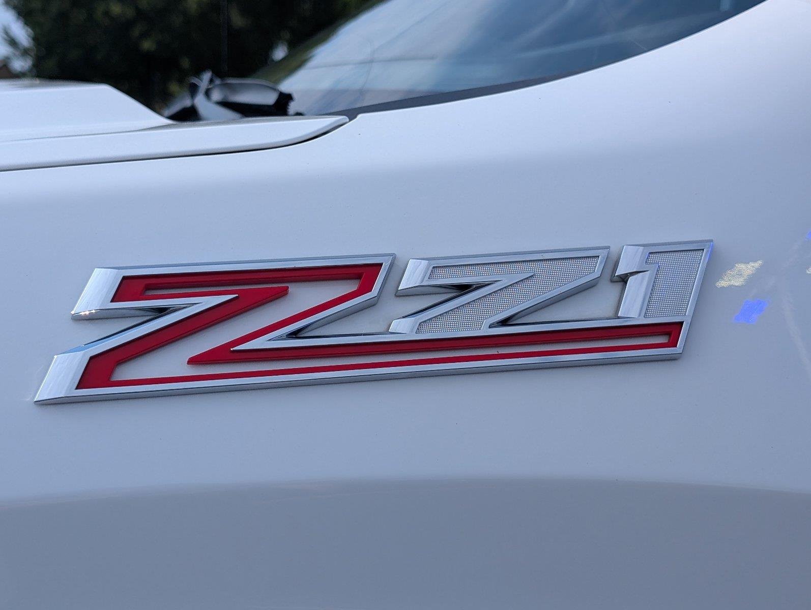 Used 2023 SUMMIT WHITE Chevrolet LT image 10