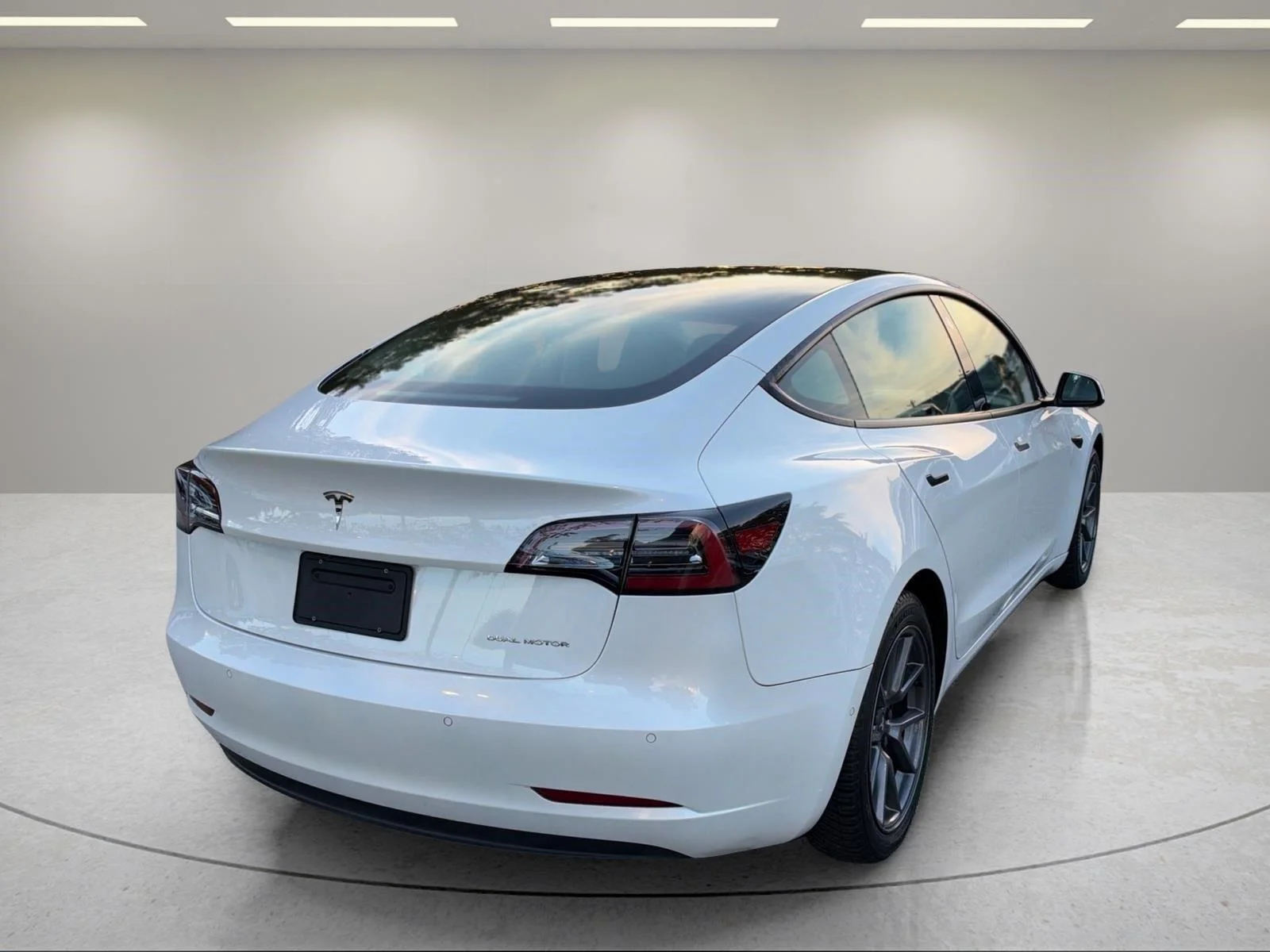 Used 2022  Tesla Long Range image 7