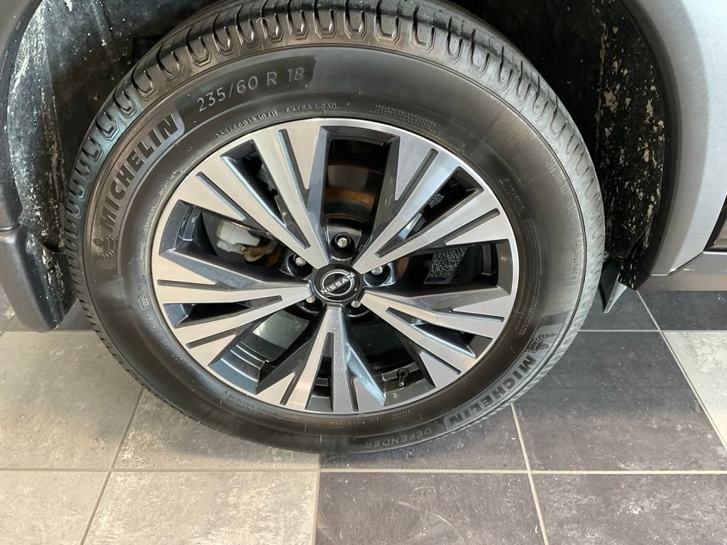 Used 2023 Black Nissan SV image 7