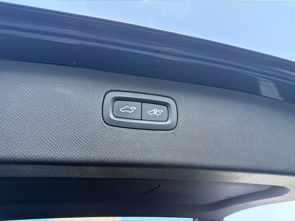 Used 2024 Denim Blue Metallic Volvo Ultimate image 23