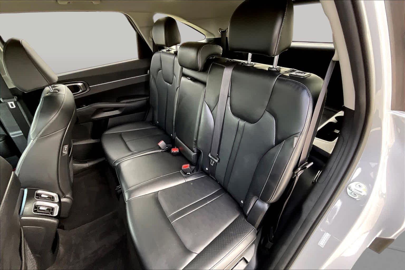2025 Kia Sorento S - Photo 21
