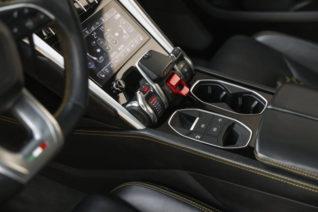 Used 2019 Yellow Lamborghini Base image 25