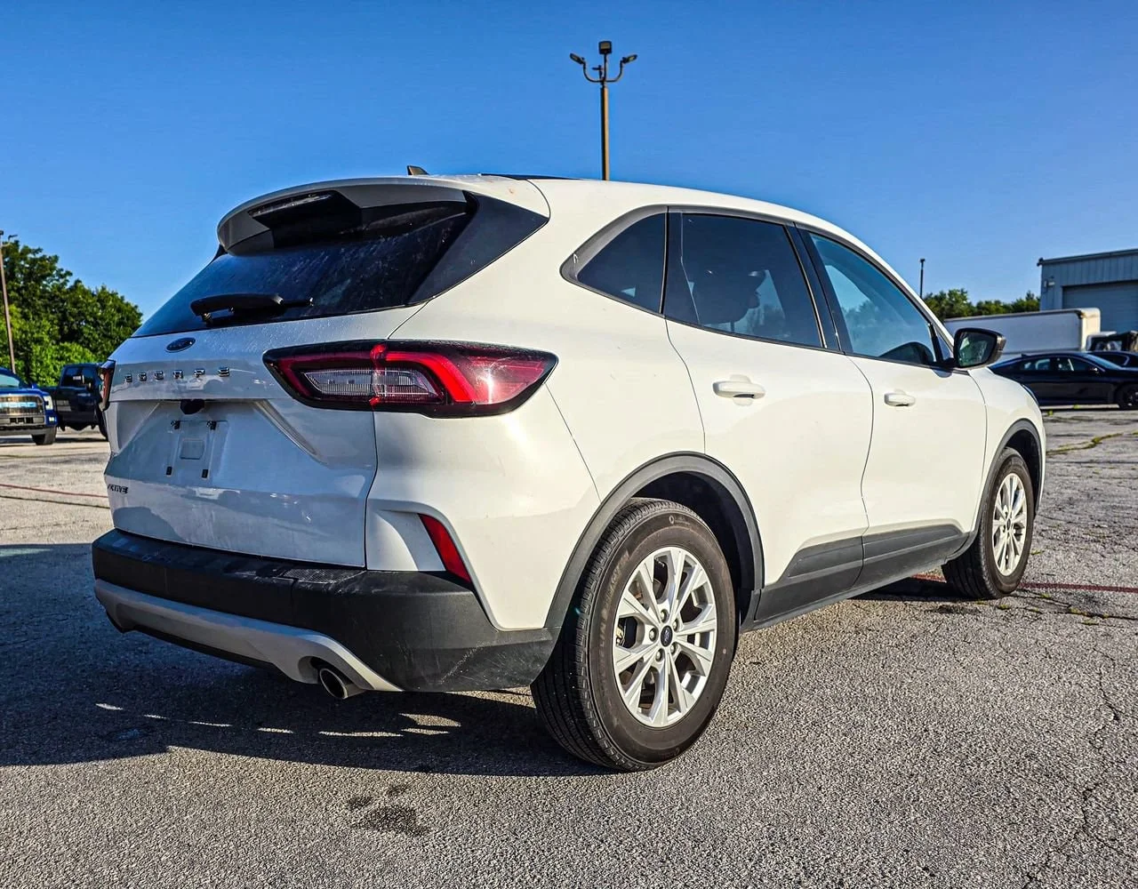 Used 2025  Ford Active image 5