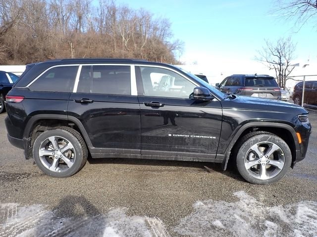 New 2026 Diamond Black Crystal Pearlcoat Jeep Limited image 8