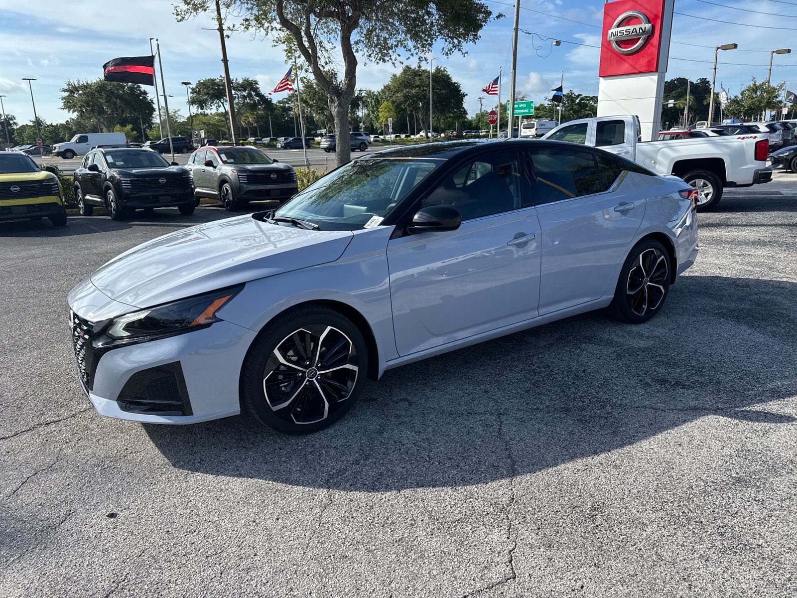 New 2026 Gray Nissan 2.5 SR image 3