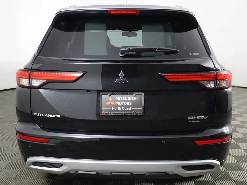 2025 Mitsubishi Outlander Plug-in Hybrid Platinum Edition - Photo 17
