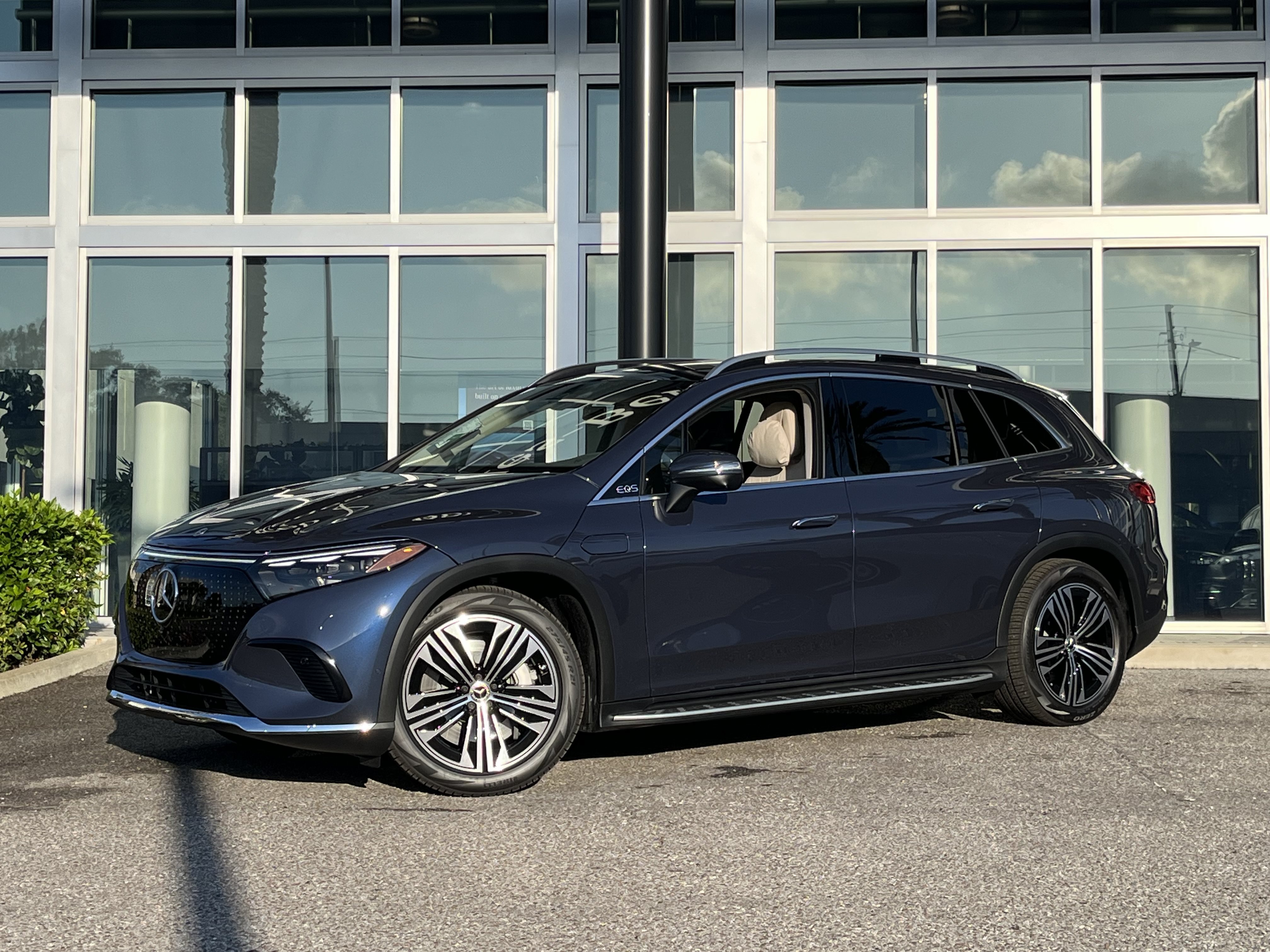 New 2026 Twilight Blue Metallic Mercedes-Benz EQS 400 image 2