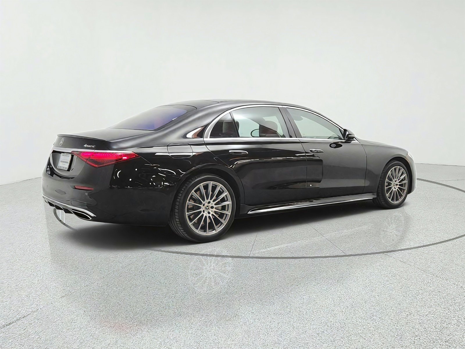 Certified Used 2024 Obsidian Black Metallic Mercedes-Benz S 580e 4MATIC® Sedan image 5