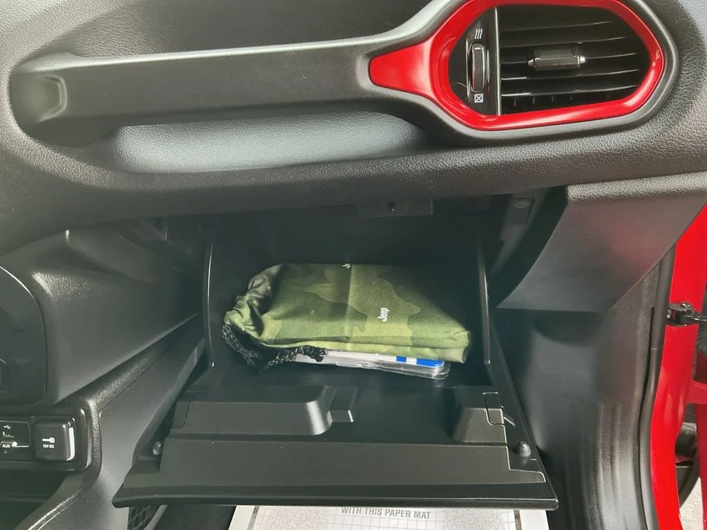 Used 2022 Red Jeep Latitude image 27