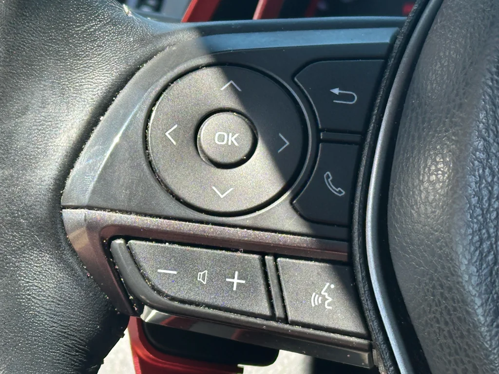 Used 2022  Toyota XSE V6 image 18