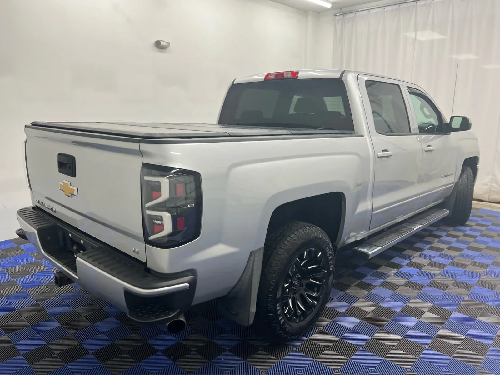 Used 2018 Silver Ice Metallic Chevrolet LT image 5